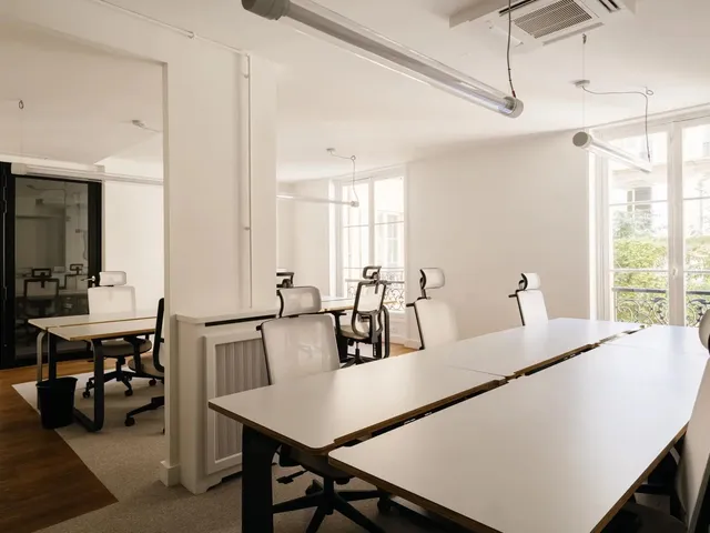 Bureau privatif 32 postes à louer - Paris 8e (George V) - photo 3