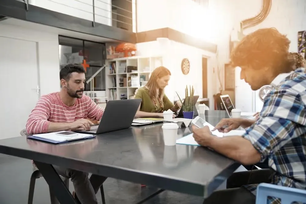 Location bureaux partagés : Avantages, inconvénients et fonctionnement