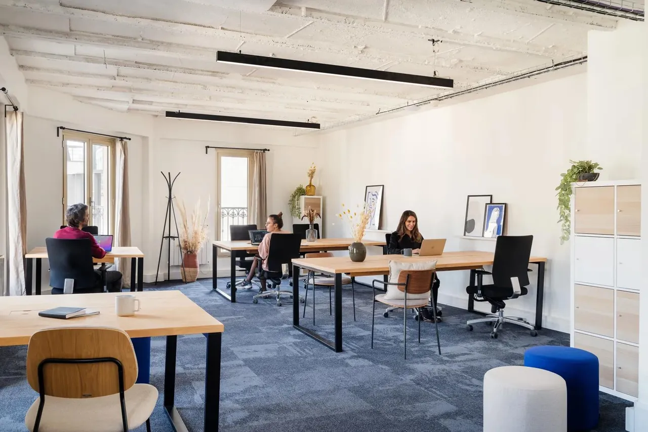 Bureau privatif 15 postes à louer - Paris 9e (Trinité) - photo 1