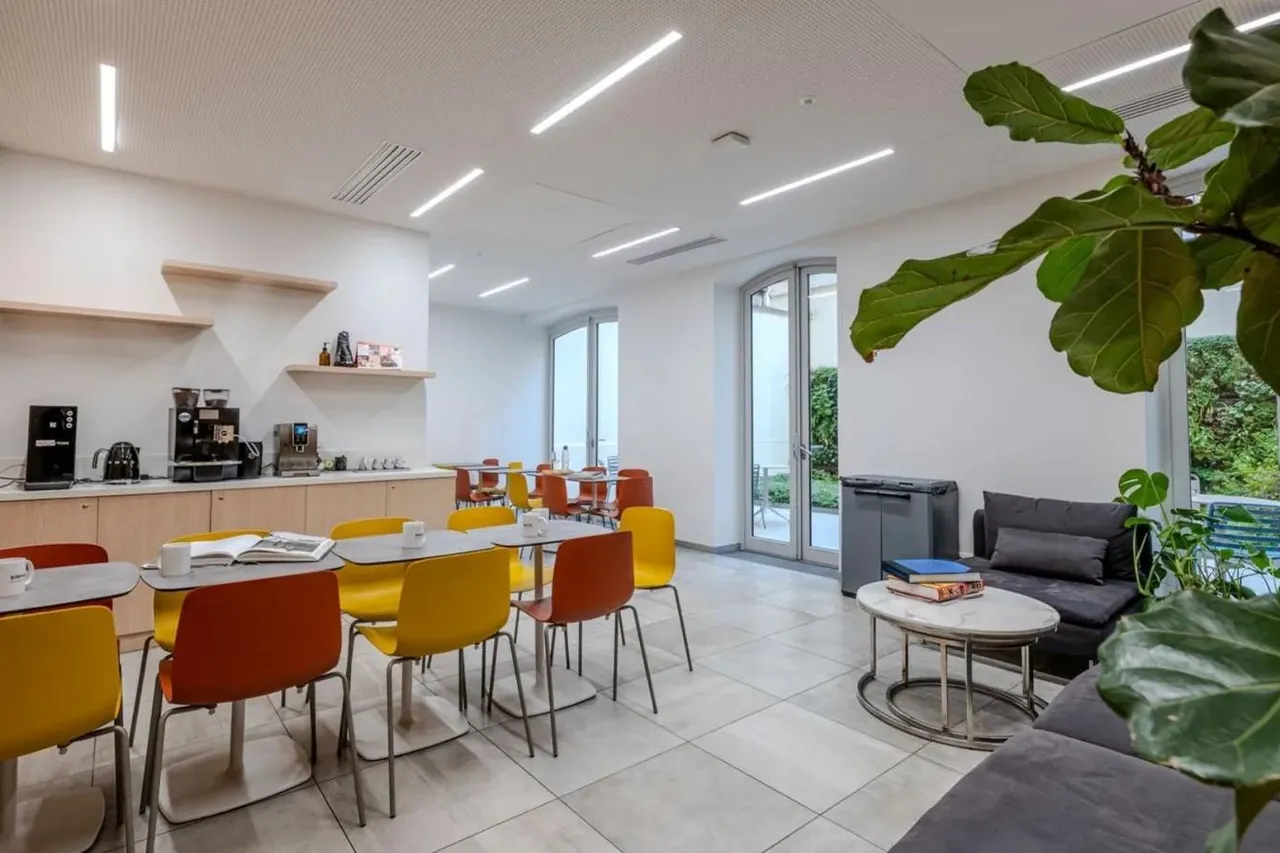 Bureau privé 8 postes à louer - Paris 16e (Marceau) - photo 1