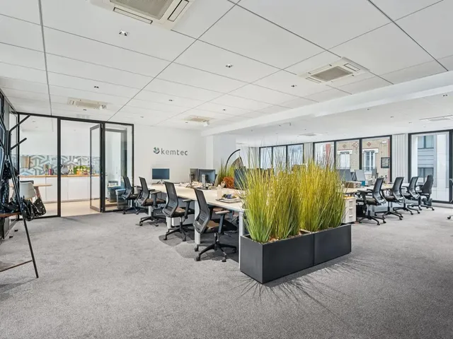 Bureau indépendant 30 postes à louer - Levallois-Perret (Louis Rouquier) - photo 2