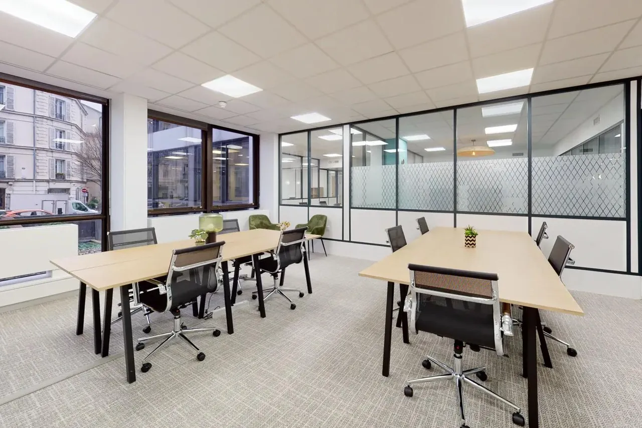 Bureau privé 10 postes à louer - Saint-Cloud (Royale) - photo 1