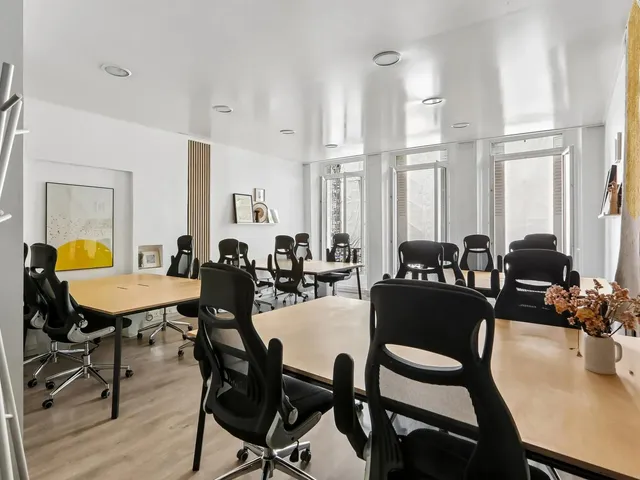 Bureau indépendant 16 postes à louer - Paris 3e (aux Ours) - photo 2