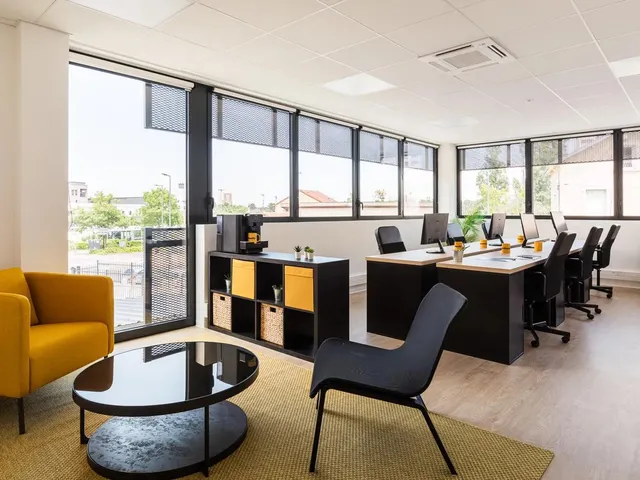 Bureau privé 19 postes à louer - Villeurbanne (Frédéric Faÿs) - photo 7