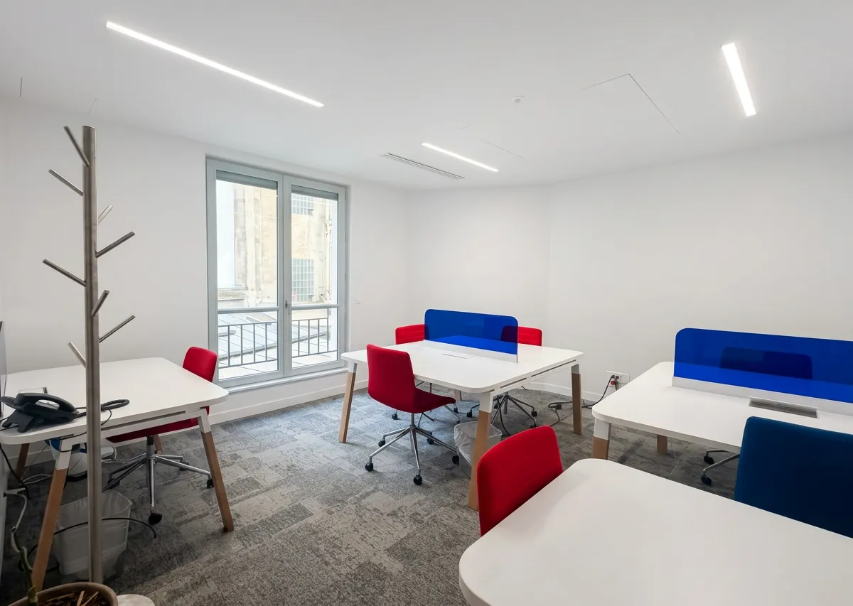 Bureau privé 6 postes à louer - Paris 16e (Marceau) - photo 1