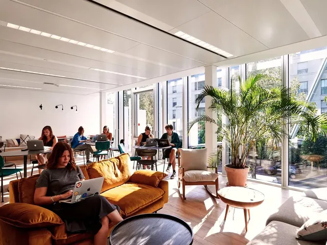 Bureau privé 11 postes à louer - Paris 15e (Colonel Pierre Avia) - photo 3