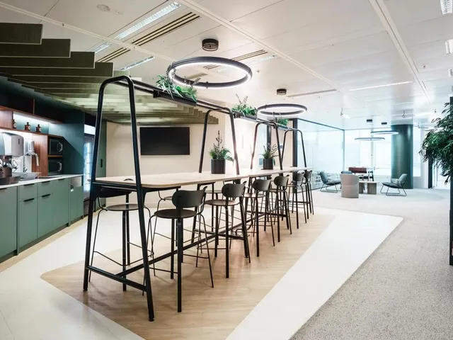 Bureau privé 5 postes à louer - Courbevoie (Esplanade du Général de Gaulle) - photo 7