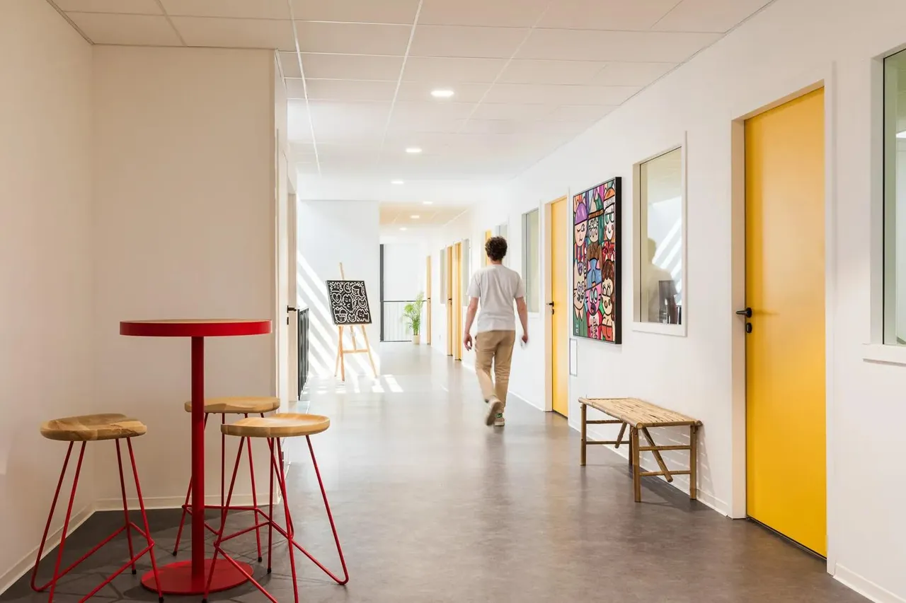 Bureau privé 5 postes à louer - Villeurbanne (Frédéric Faÿs) - photo 1