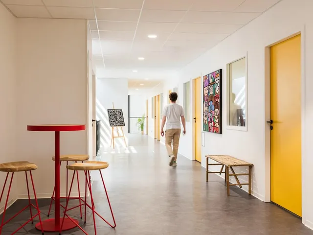 Bureau privé 19 postes à louer - Villeurbanne (Frédéric Faÿs) - photo 4