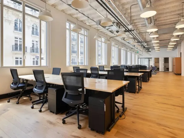 Bureau privé 20 postes à louer - Paris 9e (Place de Clichy) - photo 2