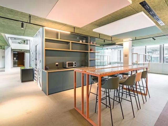 Bureau indépendant 32 postes à louer - Paris 13e (Bibliothèque François Mitterrand) - photo 4