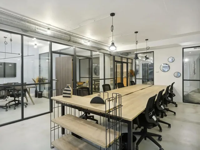Bureau indépendant 16 postes à louer - Paris 9e (Place de Clichy) - photo 6