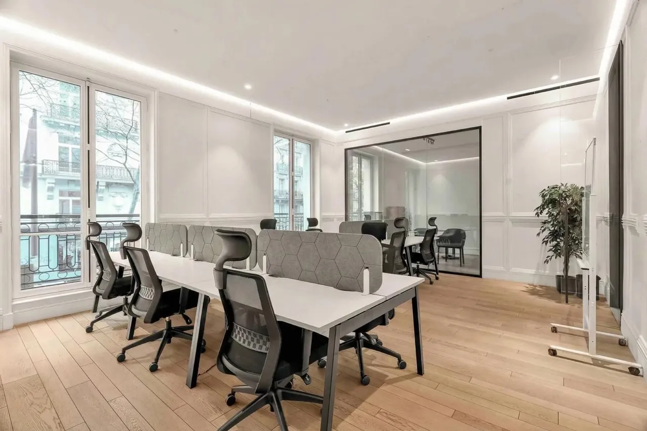 Bureau privatif 28 postes à louer - Paris 8e (Franklin D. Roosevelt) - photo 1