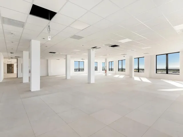 Bureau indépendant 190 postes à louer - Cesson-Sévigné (Champs-Blancs) - photo 9