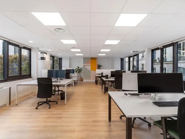 Bureau indépendant 26 postes à louer - Paris 2e (Sentier) - photo 4