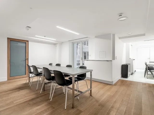 Bureau privatif 18 postes à louer - Paris 8e (Charles de Gaulle-Etoile) - photo 5