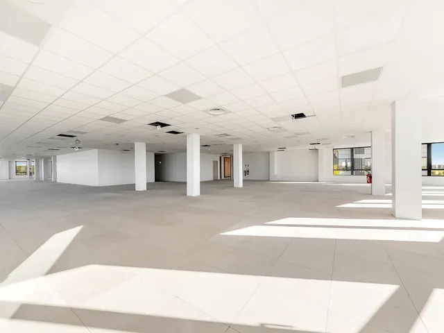 Bureau indépendant 190 postes à louer - Cesson-Sévigné (Champs-Blancs) - photo 5