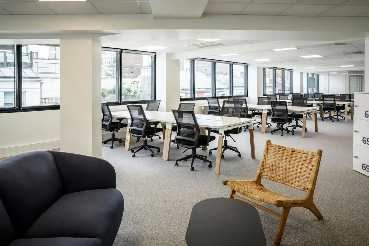 Bureau indépendant 12 postes à louer - Paris 17e (Hauteville) - photo 1
