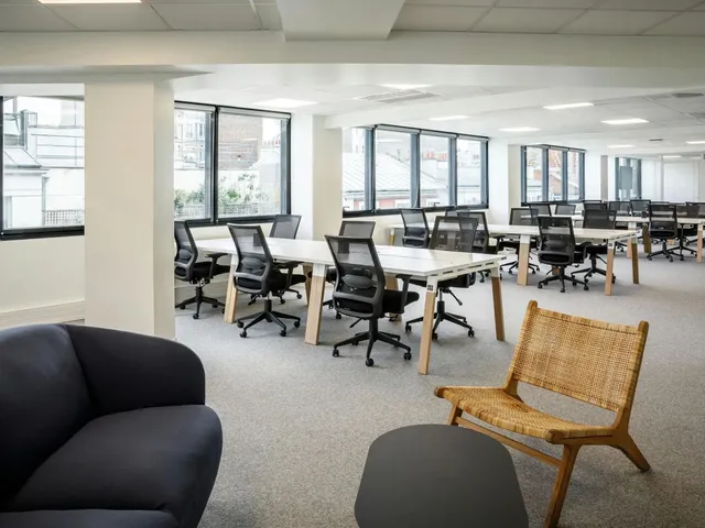 Bureau indépendant 12 postes à louer - Paris 17e (Hauteville)