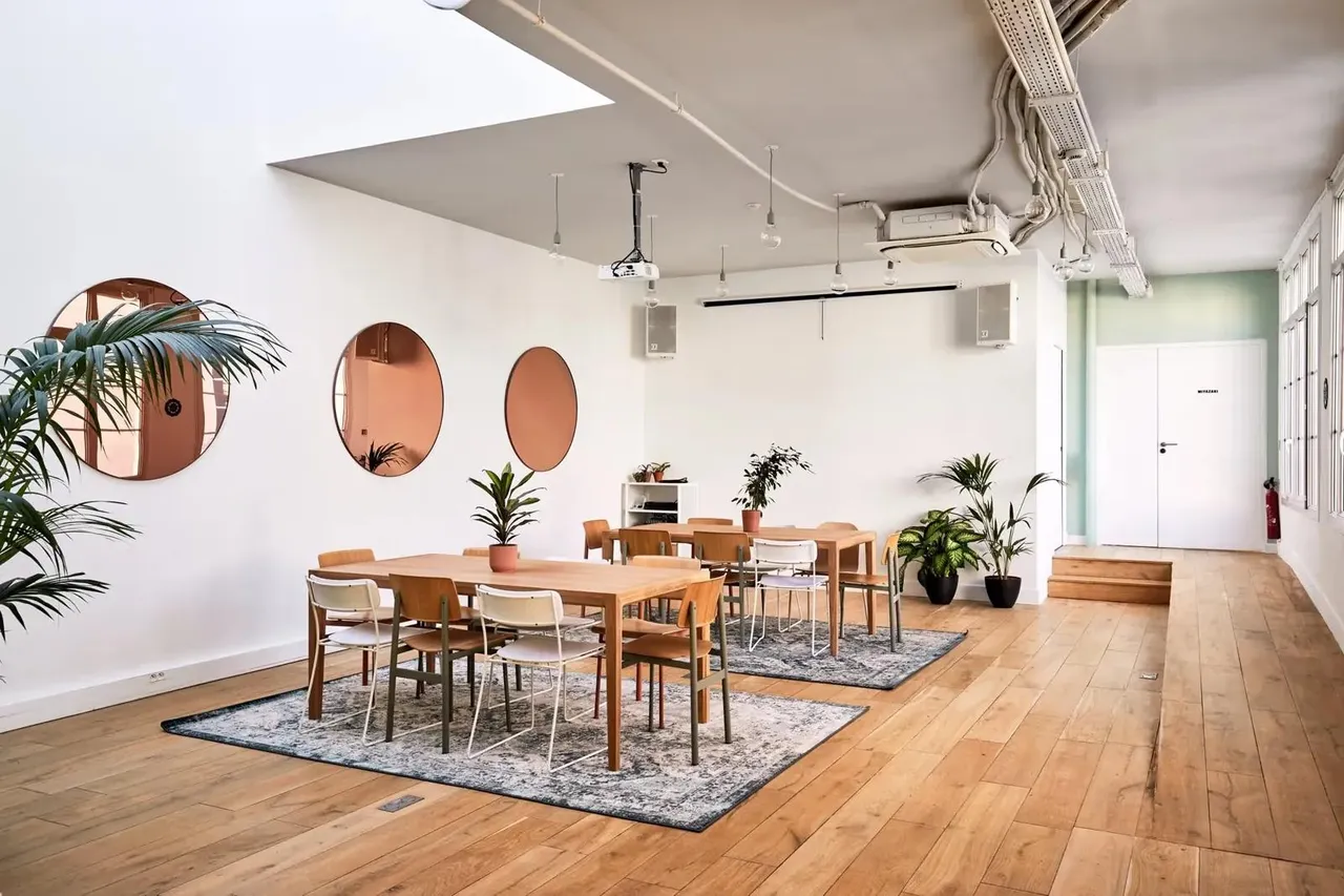 Bureau privé 26 postes à louer - Paris 2e (Strasbourg-Saint-Denis) - photo 1