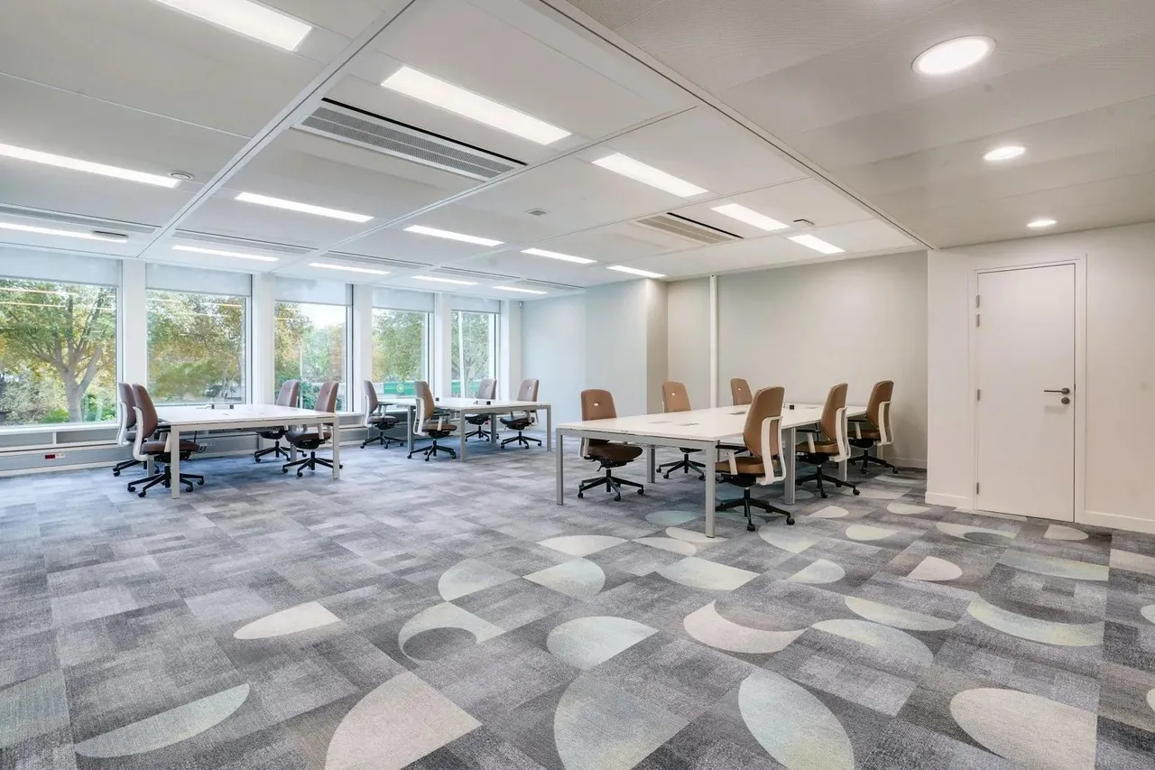 Bureau indépendant 12 postes à louer - Puteaux (La Défense) - photo 1