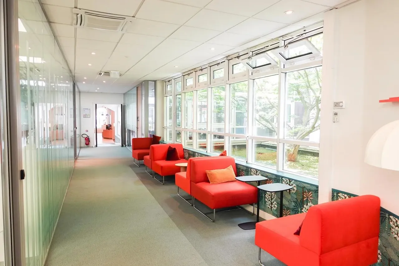 Bureau privé 10 postes à louer - Neuilly-sur-Seine (Avenue Charles de Gaulle) - photo 1