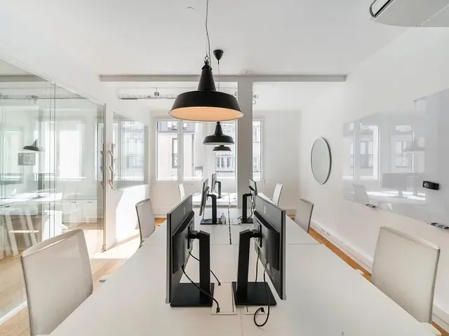 Bureau indépendant 13 postes à louer - Paris 11e (Charonne) - photo 2