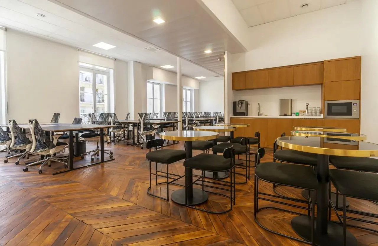 Bureau privé 32 postes à louer - Paris 11e (République) - photo 1