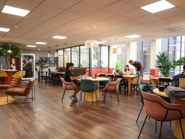Bureau privé 8 postes à louer - Puteaux (Boieldieu) - photo 11