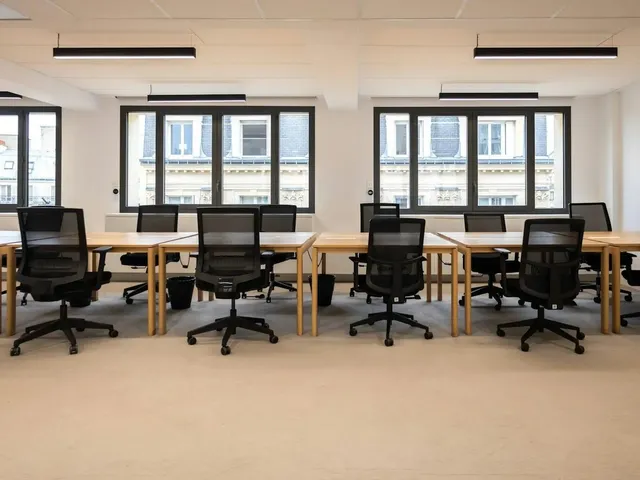 Bureau indépendant 24 postes à louer - Paris 17e (Jadin)