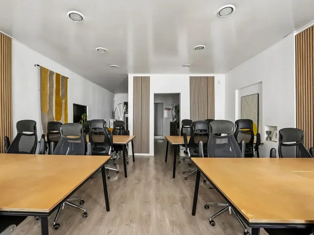Bureau indépendant 16 postes à louer - Paris 3e (aux Ours)