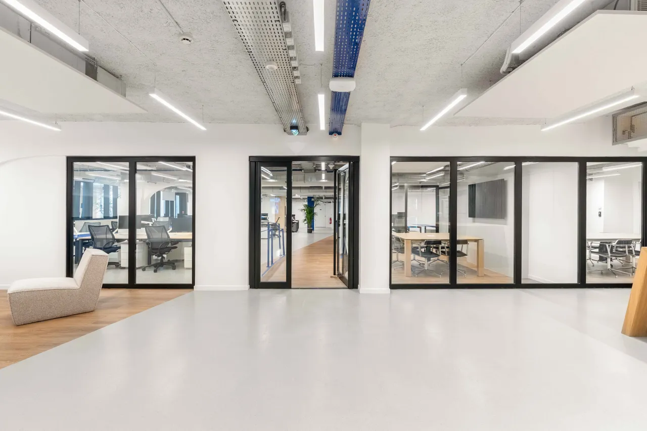 Bureau privé 46 postes à louer - Paris 4e (Bastille) - photo 1