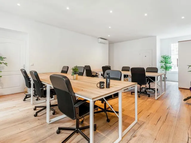 Bureau indépendant 12 postes à louer - Paris 11e (Oberkampf) - photo 3
