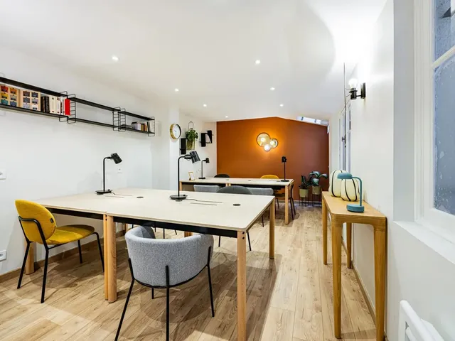 Bureau indépendant 16 postes à louer - Paris 18e (Porte de Saint-ouen)