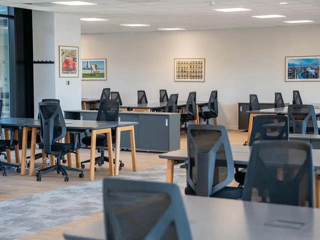 Bureau privé 3 postes à louer - Sophia Antipolis (Route des Dolines) - photo 3