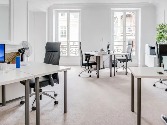 Bureau privé 8 postes à louer - Paris 8e (Saint-Lazare) - photo 2