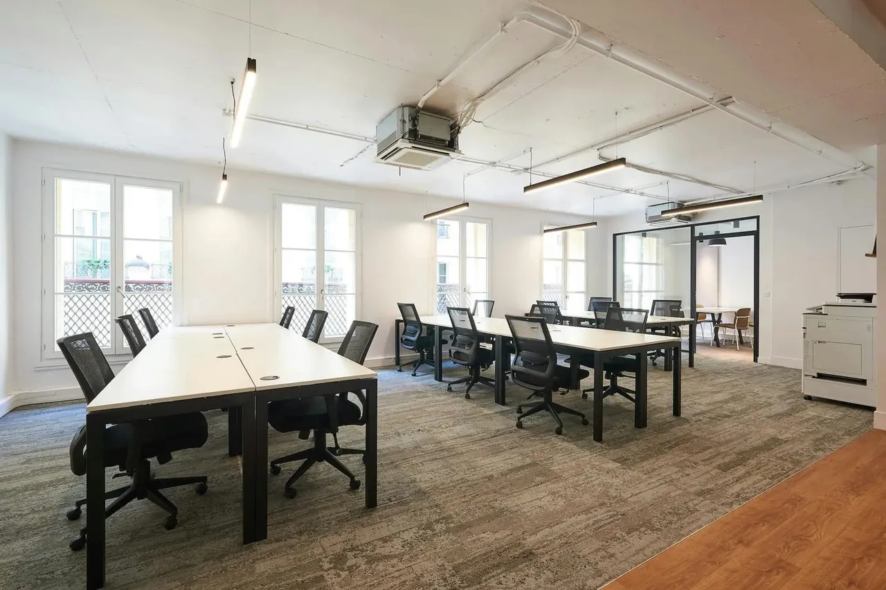 Bureau indépendant 24 postes à louer - Paris 10e (Hauteville) - photo 1