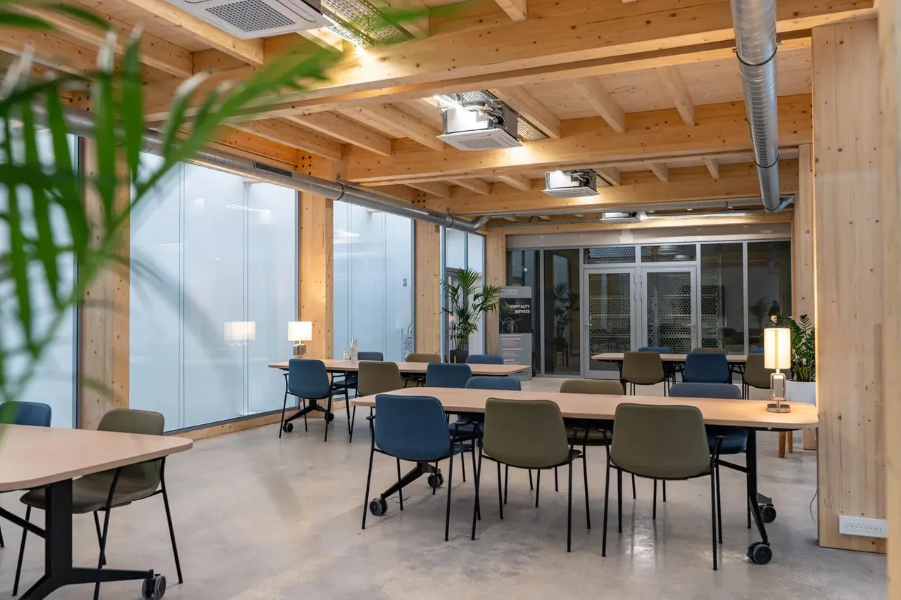 Bureau privé 45 postes à louer - Montrouge (République) - photo 1