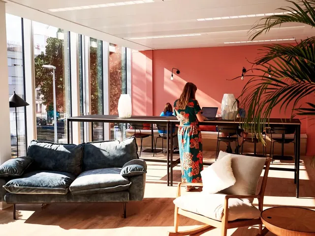 Bureau privé 11 postes à louer - Paris 15e (Colonel Pierre Avia) - photo 5