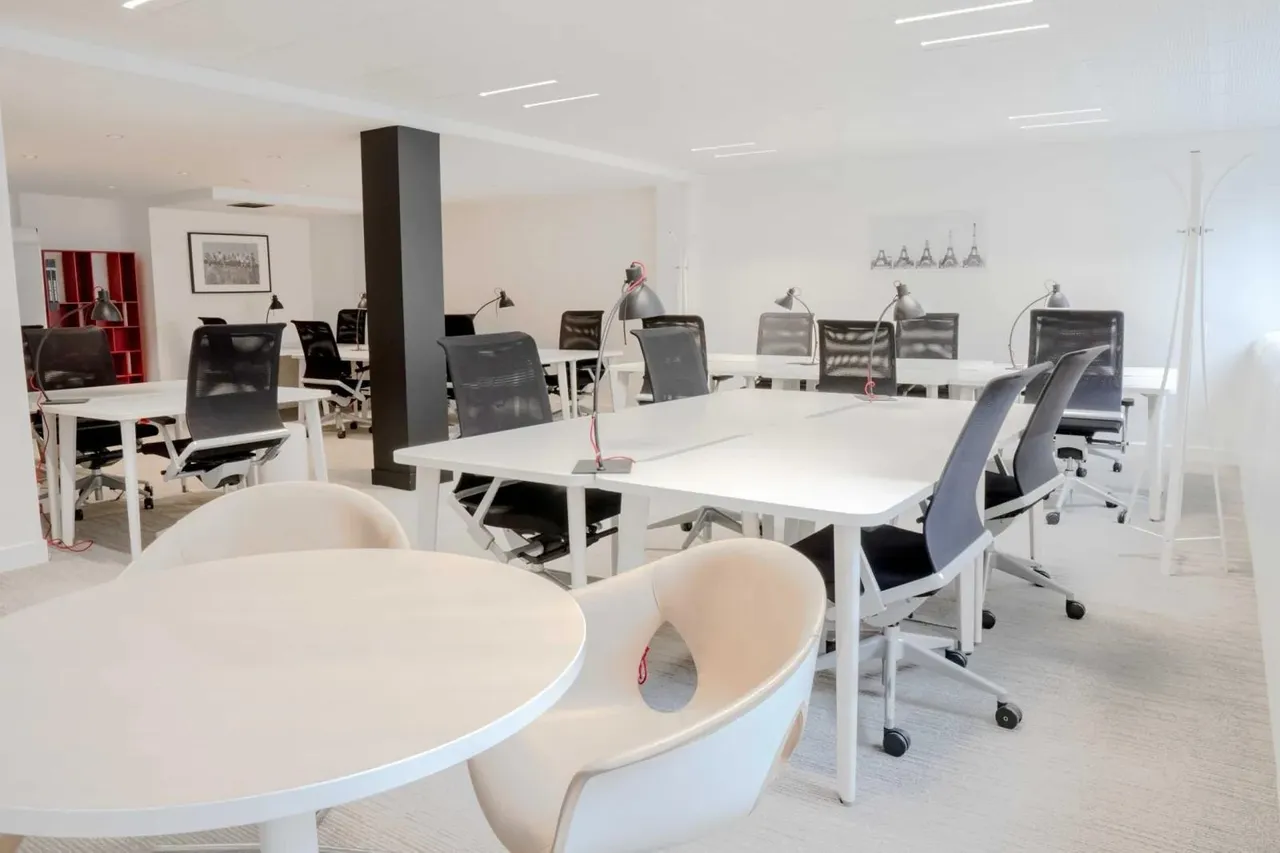 Bureau privé 4 postes à louer - Neuilly-sur-Seine (Bis rue de Villiers) - photo 1