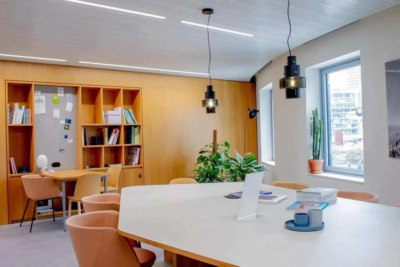 Bureau privé 9 postes à louer - Puteaux (Cours Valmy - Le Belvédère) - photo 1