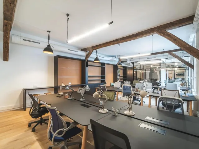 Bureau indépendant 15 postes à louer - Paris 10e (Lancry) - photo 3