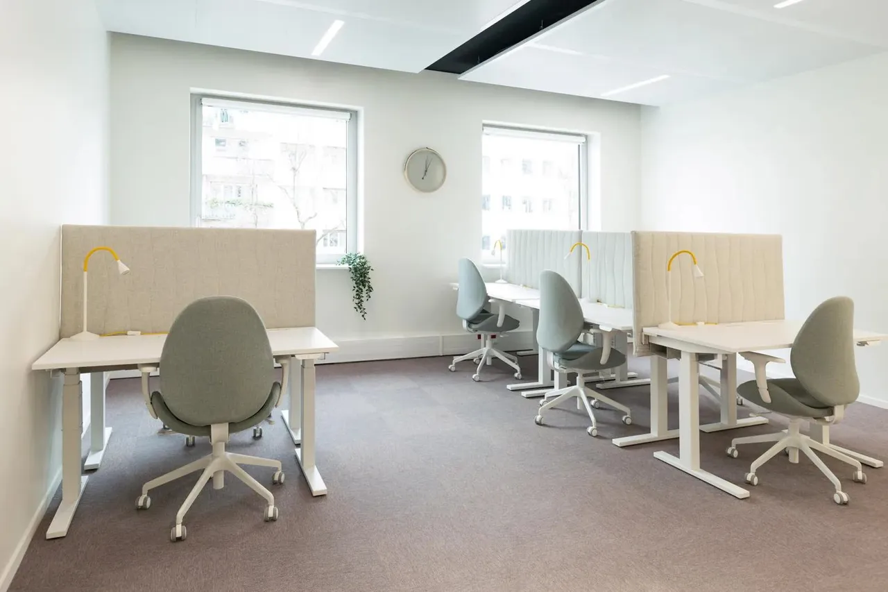 Bureau privé 5 postes à louer - Paris 13e (Place d'Italie) - photo 1