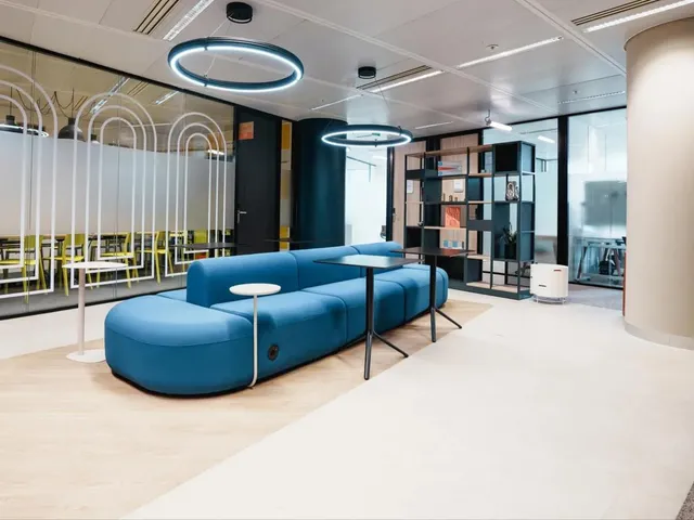 Bureau privé 5 postes à louer - Courbevoie (Esplanade du Général de Gaulle) - photo 8