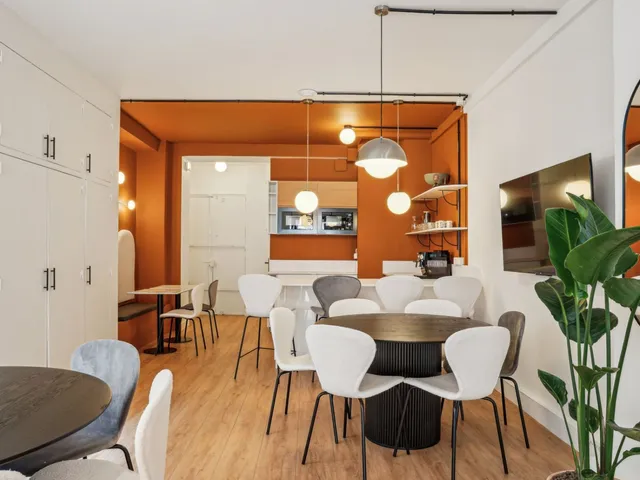 Bureau indépendant 24 postes à louer - Paris 10e (Petites Écuries) - photo 7
