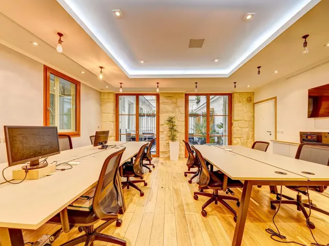 Bureau indépendant 22 postes à louer - Paris 2e (Bourg l'Abbé)