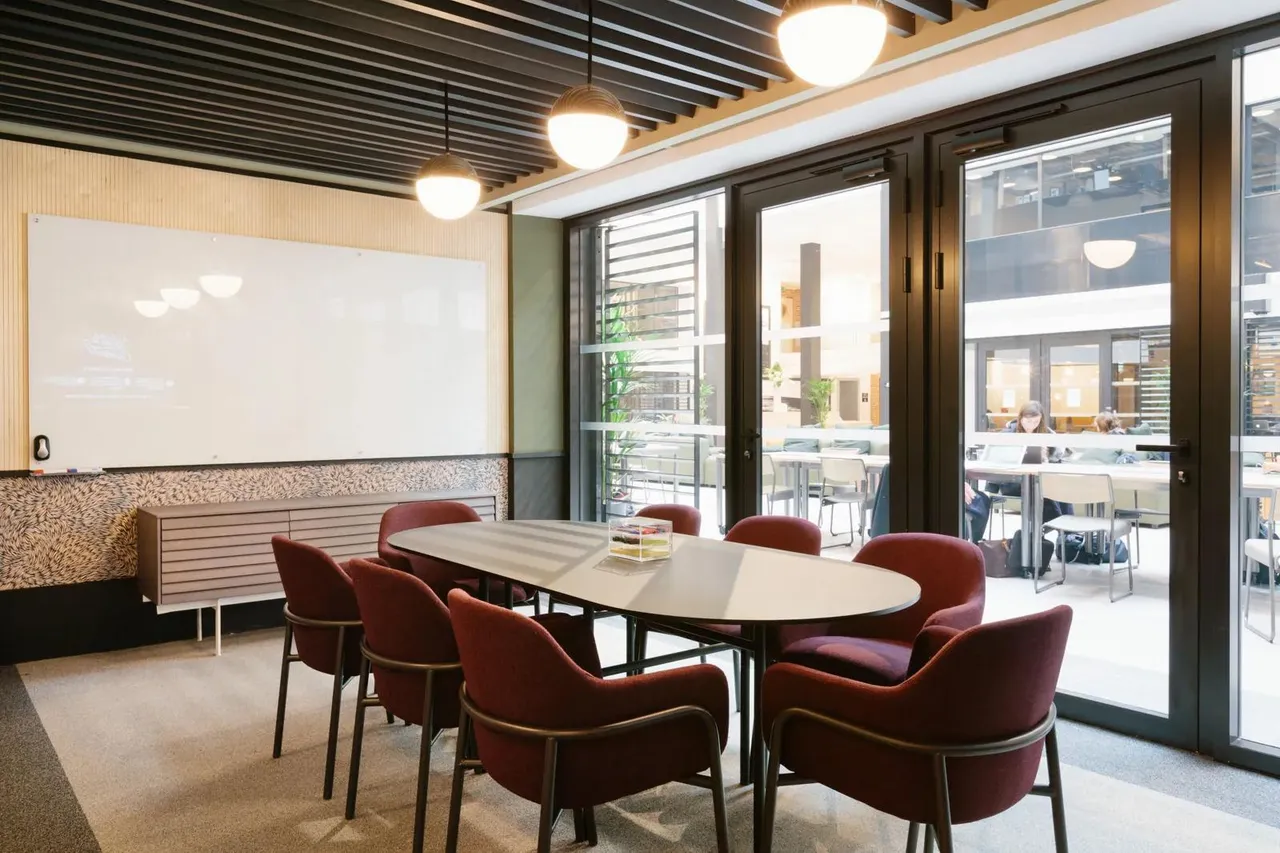 Bureau privé 19 postes à louer - Paris 3e (Archives) - photo 1