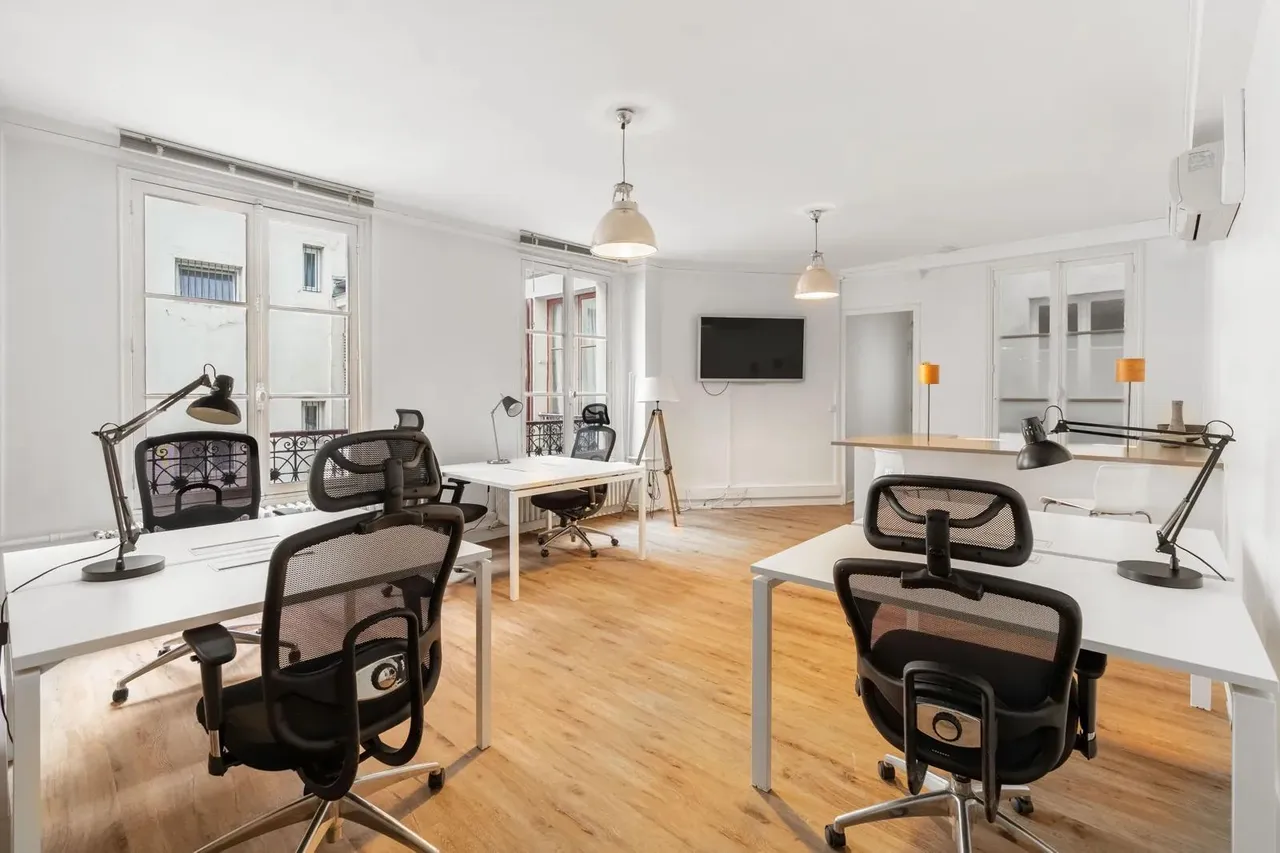 Bureau privatif 20 postes à louer - Paris 9e (Anvers) - photo 1