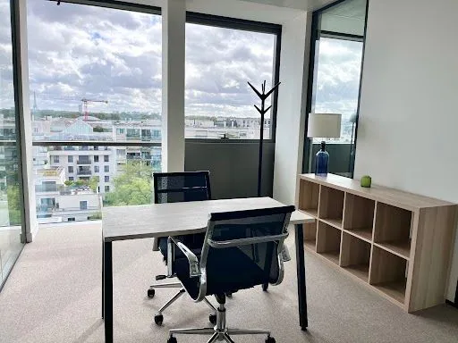 Bureau privé 4 postes à louer - Suresnes (Rouget de Lisle) - photo 1