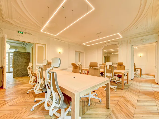 Bureau indépendant 36 postes à louer - Paris 10e (Gare De L'est)